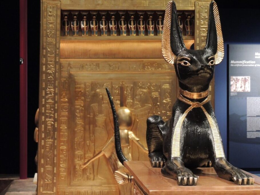 古代エジプトの猫の像